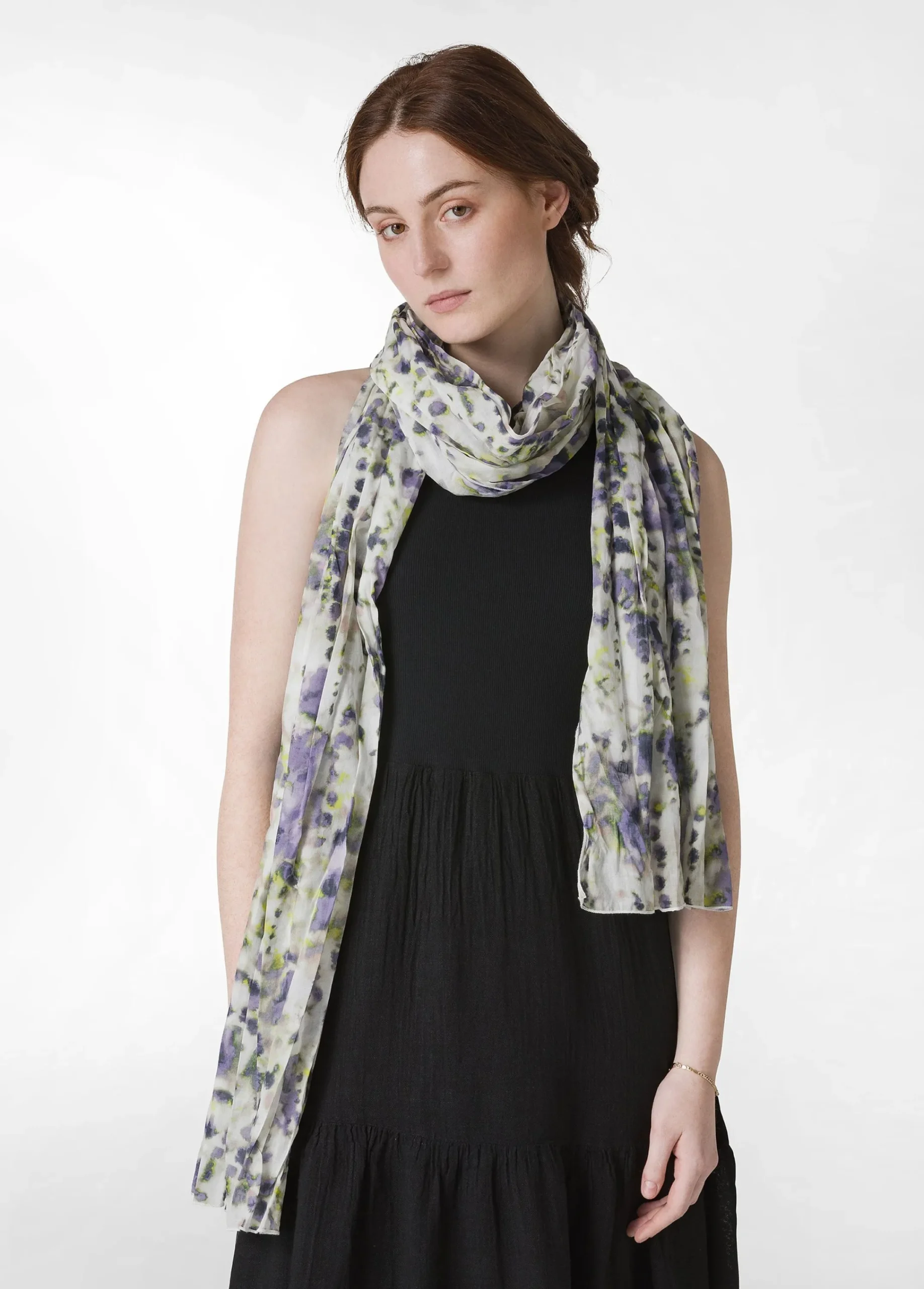 Shop Pashmina In Mussola Stampata Viola Donna Accessori